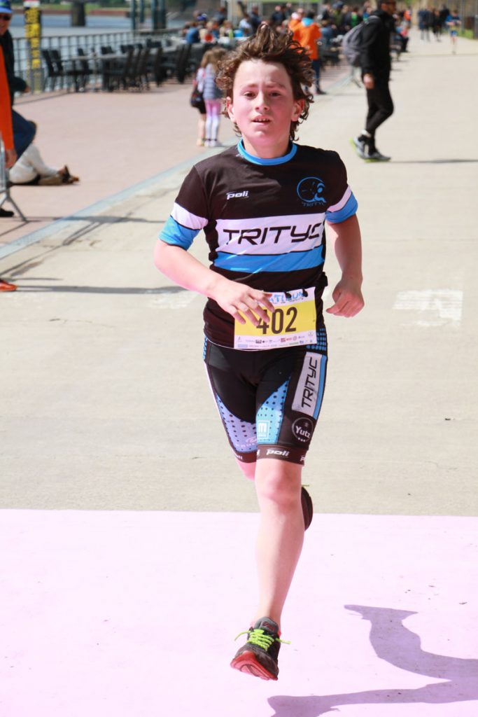 Photographie sportive triathlon Thionville duathlon enfants arrivée course à pied