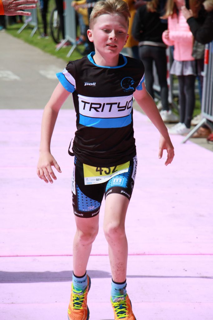 Photographie sportive triathlon Thionville duathlon enfants arrivée course à pied