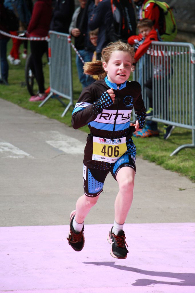 Photographie sportive triathlon Thionville duathlon enfants arrivée course à pied