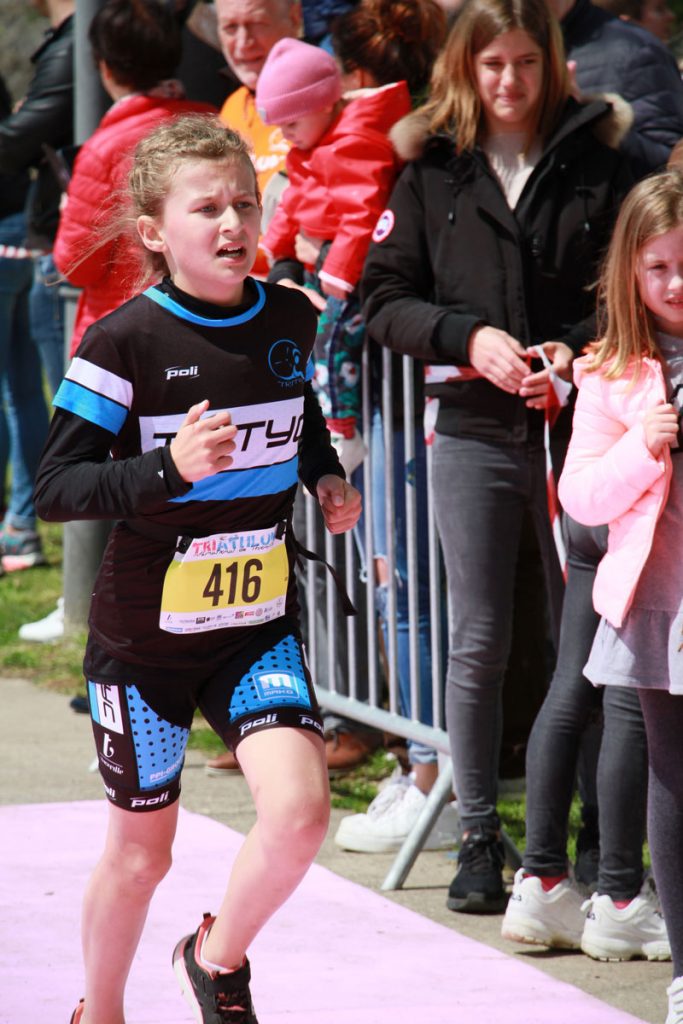 Photographie sportive triathlon Thionville duathlon enfants arrivée course à pied