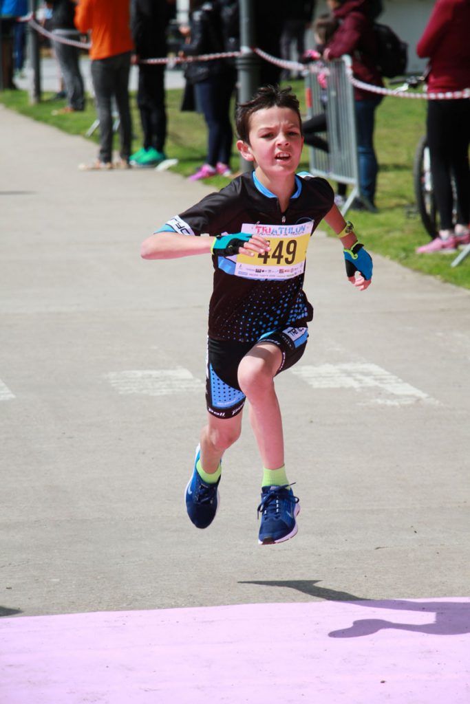 Photographie sportive triathlon Thionville duathlon enfants arrivée course à pied