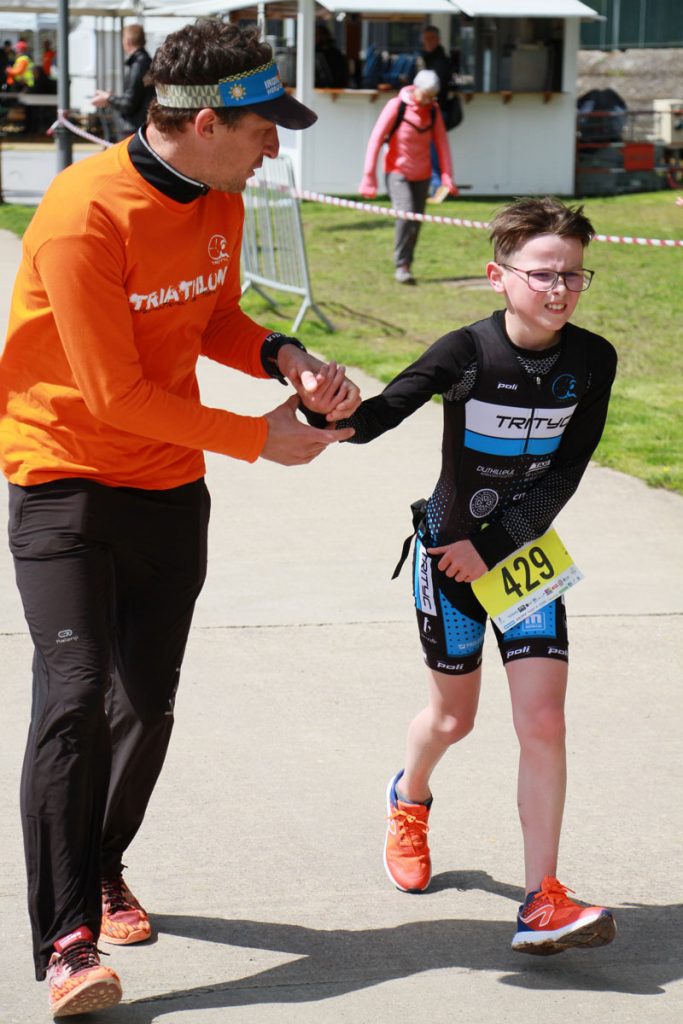 Photographie sportive triathlon Thionville duathlon enfants arrivée course à pied