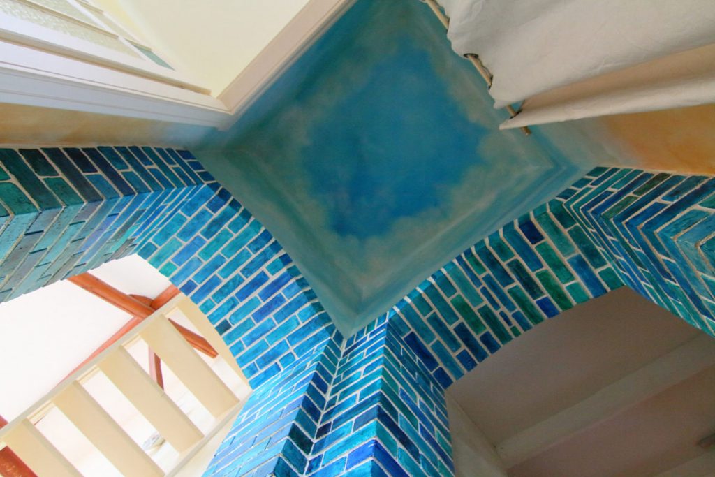 Photographie immobilière plafond peint imitation ciel maison corps de ferme rénové Kuntzig