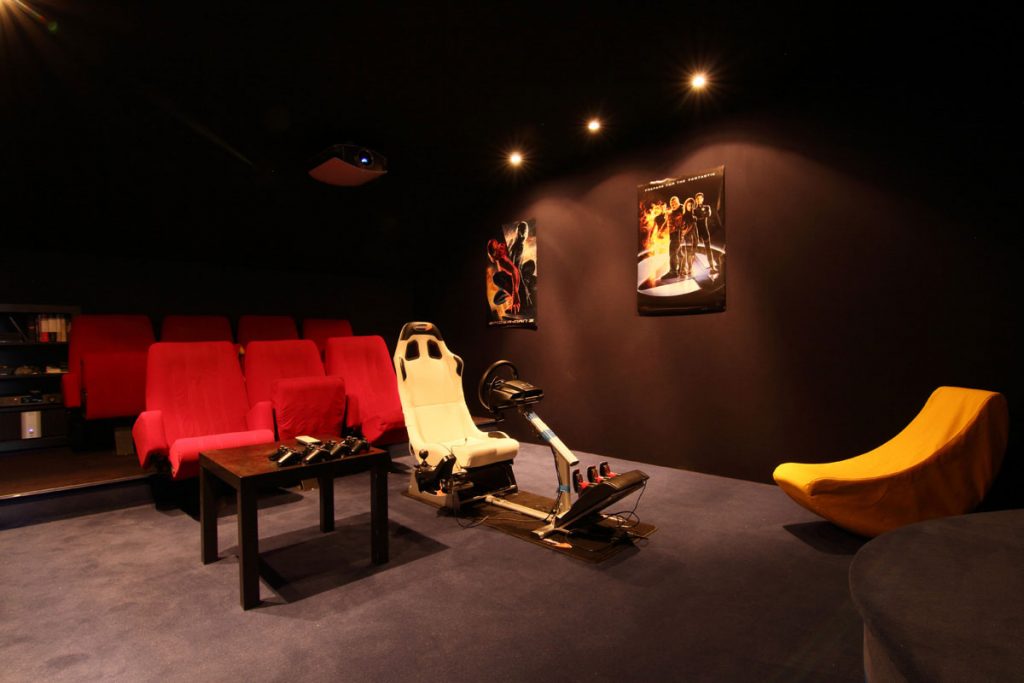 Photographie immobilière salle de cinéma maison Kuntzig