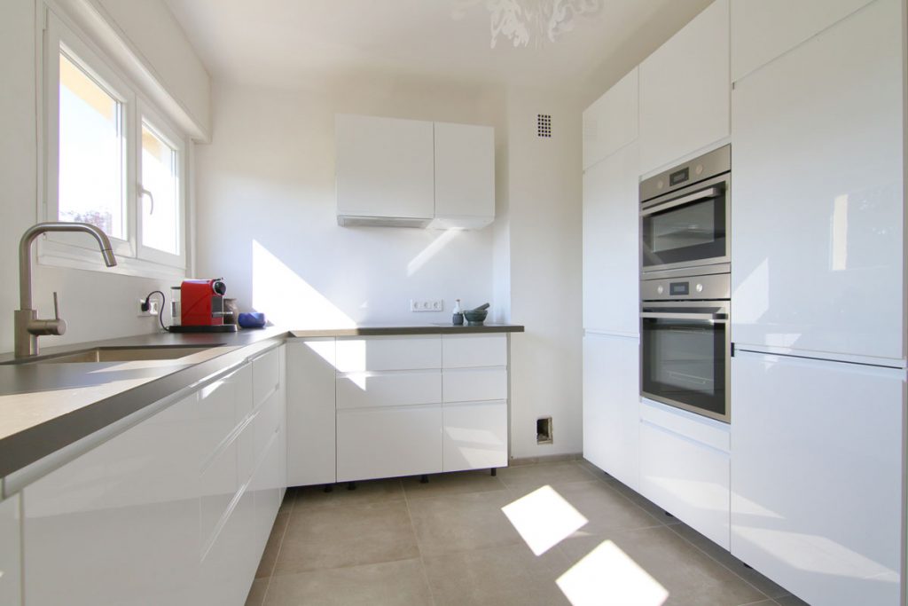 Photographie immobilière cuisine épurée appartement Thionville